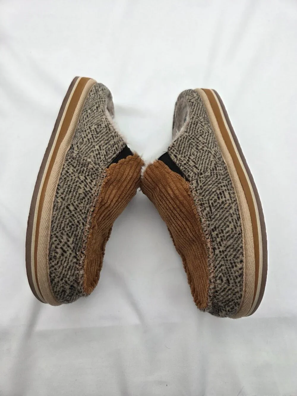 ONCAI Men's Corduroy & Herringbone Faux Fur Lined Scuff Slippers Size 6